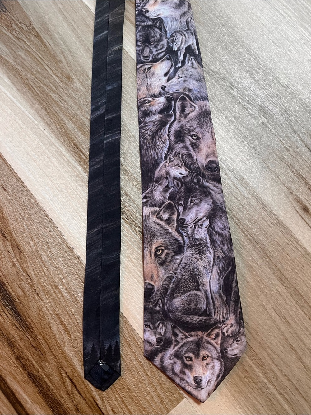 Vintage 1995 DC Enterprises D’Em Crazy Wolf Wolves Tie USA Made Western Country